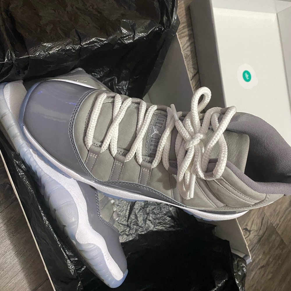 Jordan 11 cool grey 2021 worn 1x good condition hmu if interested